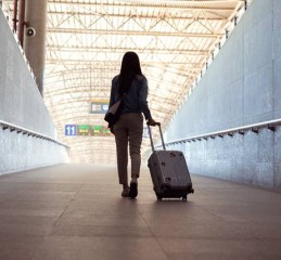 社交恐惧不是缺陷，驼背也不是——拥抱自我，重塑自信