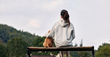 在黑暗中寻找光明，一段囚禁中的婚姻救赎之旅